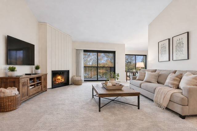 33 Shoreline Road #B, Lake Barrington, IL