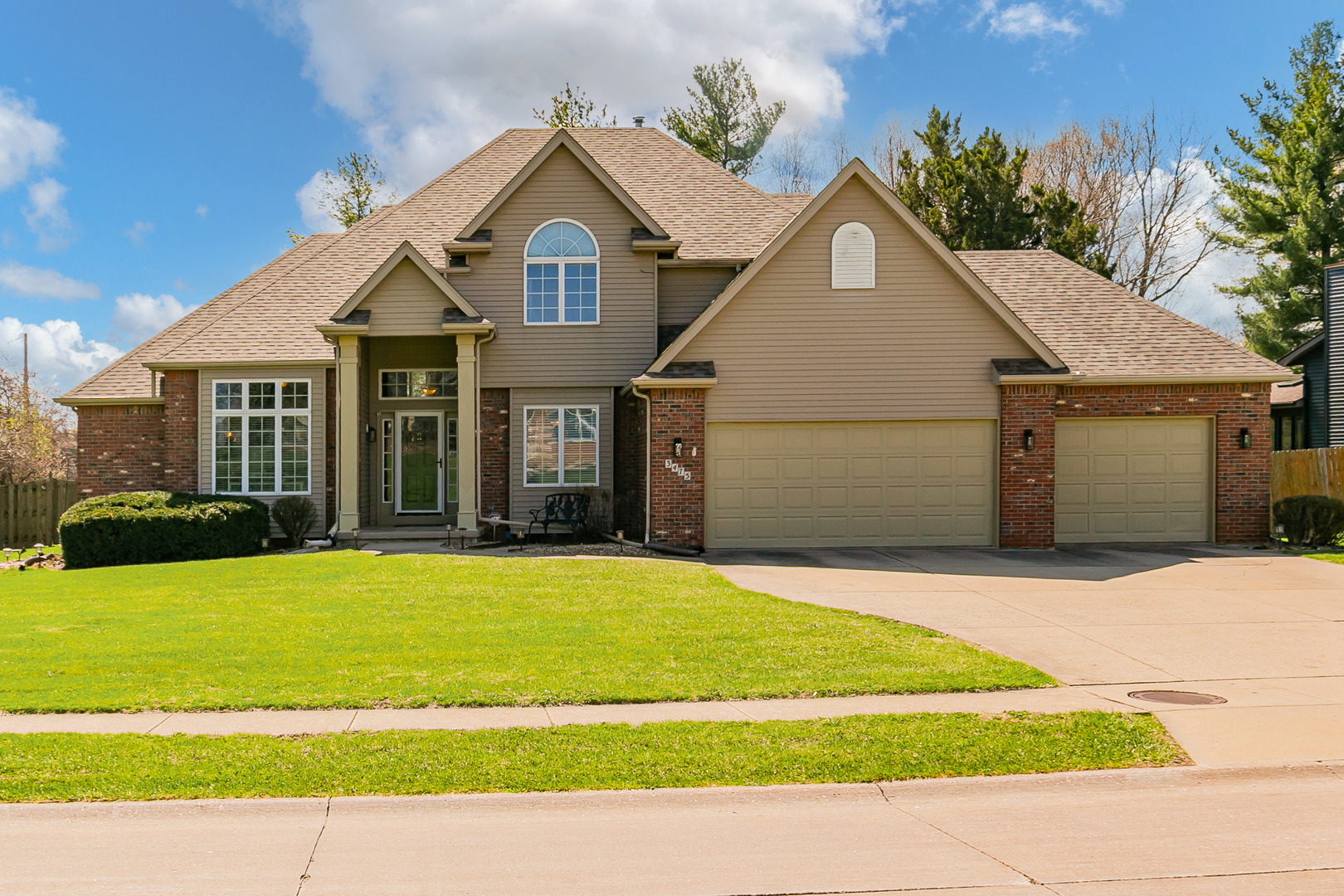 3475 Lundy Lane, Bettendorf, IA