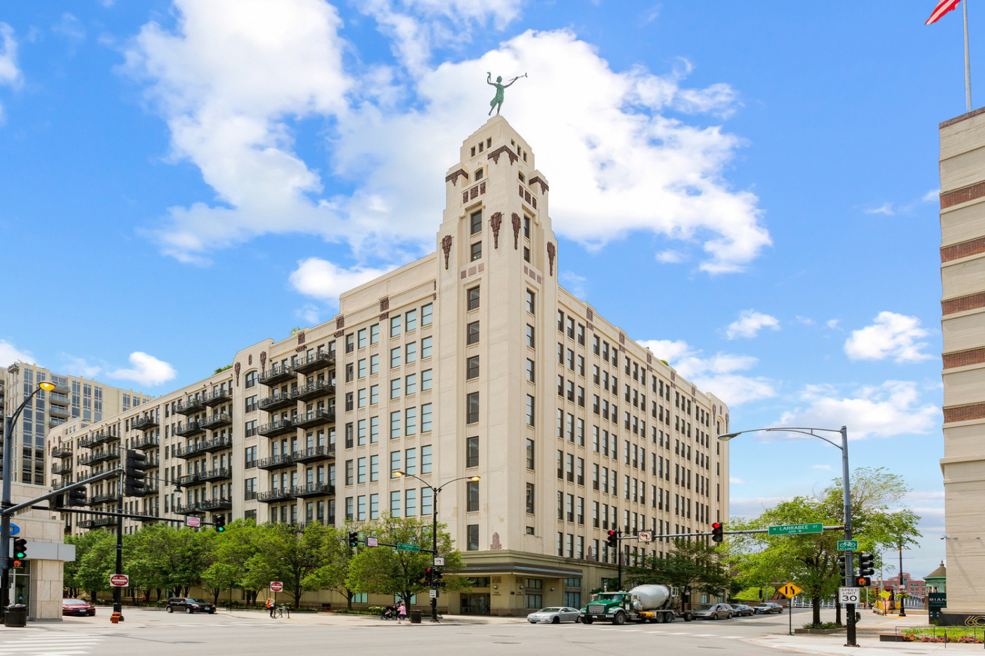 758 N LARRABEE Street #629, Chicago, IL
