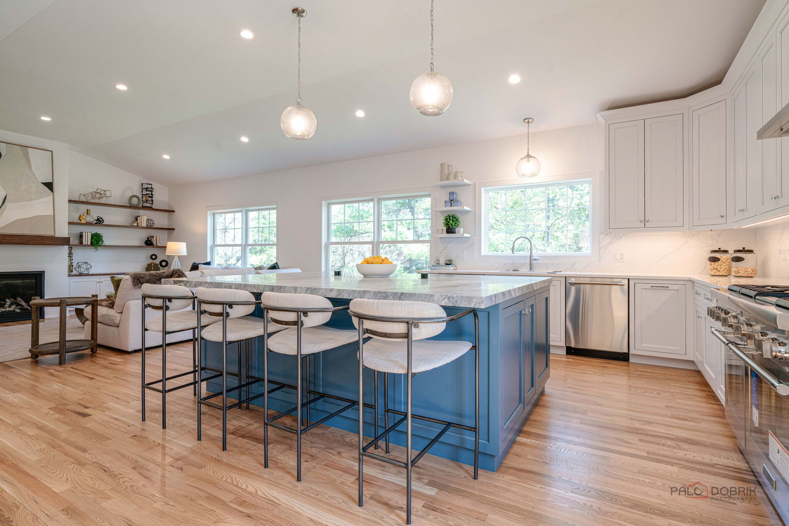 707 Brierhill Road, Deerfield, IL