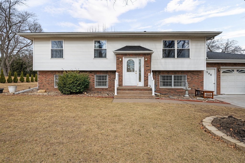 506 6TH Street, Andover, IL