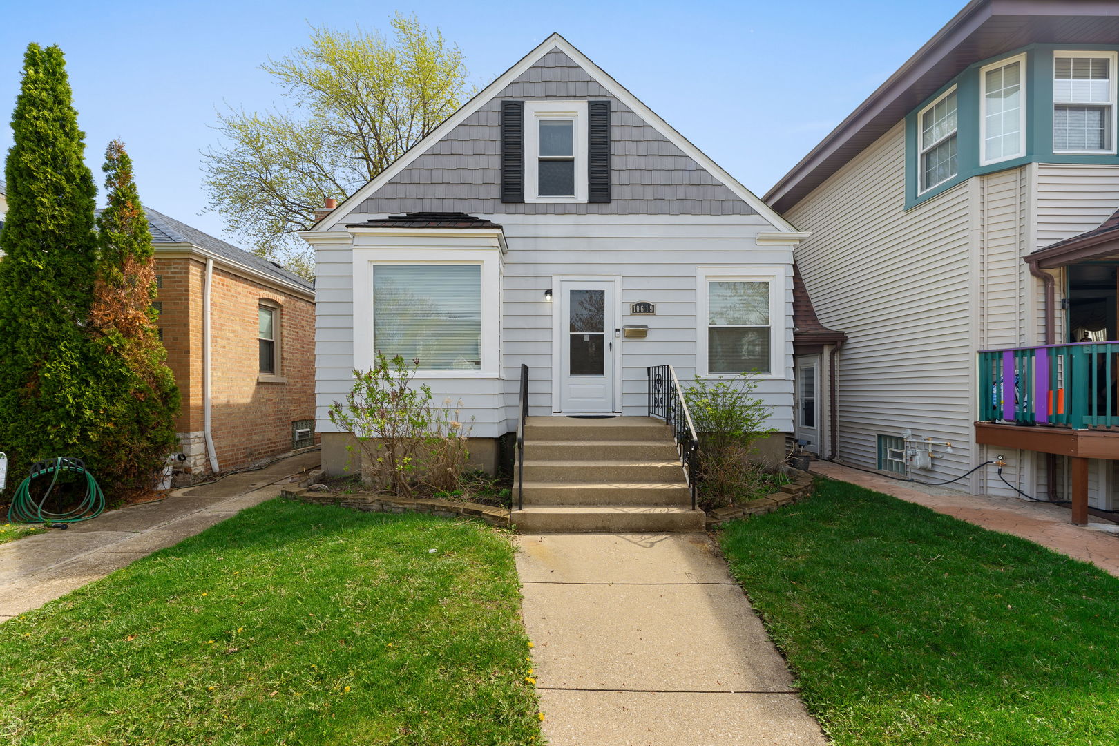 10619 S Sawyer Avenue, Chicago, IL