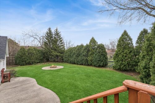 904 W Woodland Road, Lake Bluff, IL