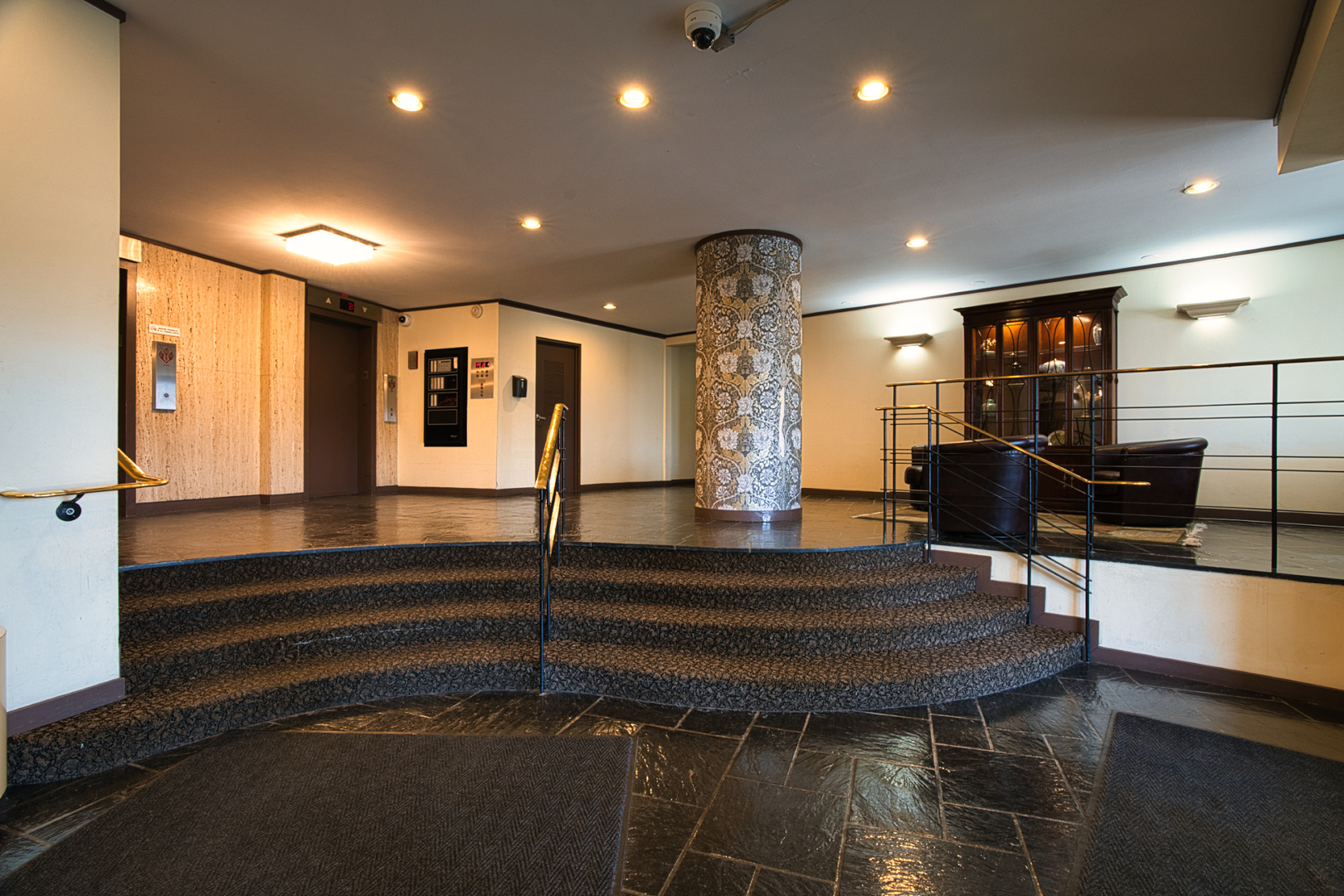 6833 N Kedzie Avenue #410, Chicago, IL