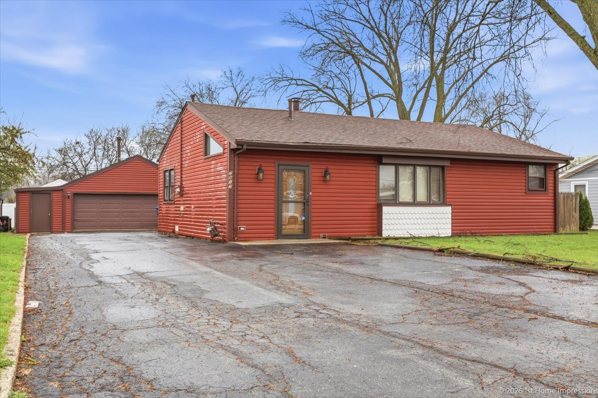 7817 W 98th Place, Hickory Hills, IL