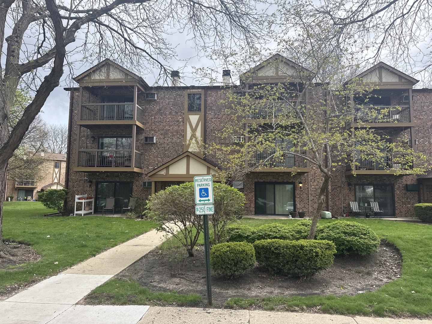 811 S Dwyer Avenue #E, Arlington Heights, IL