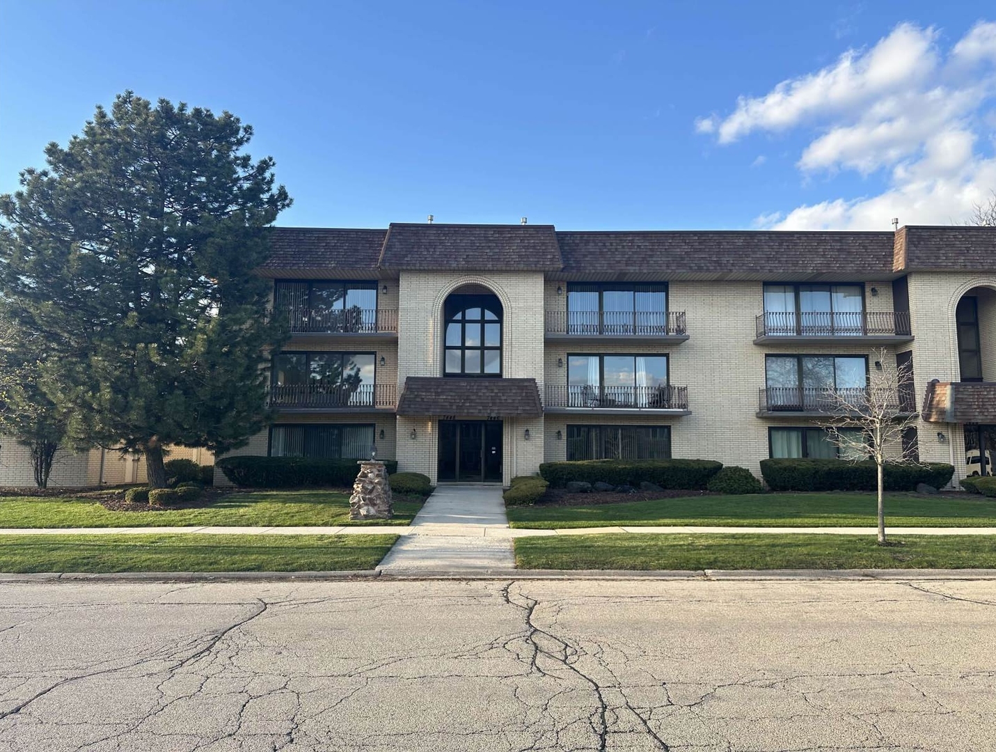 7448 W 153rd Street #2, Orland Park, IL