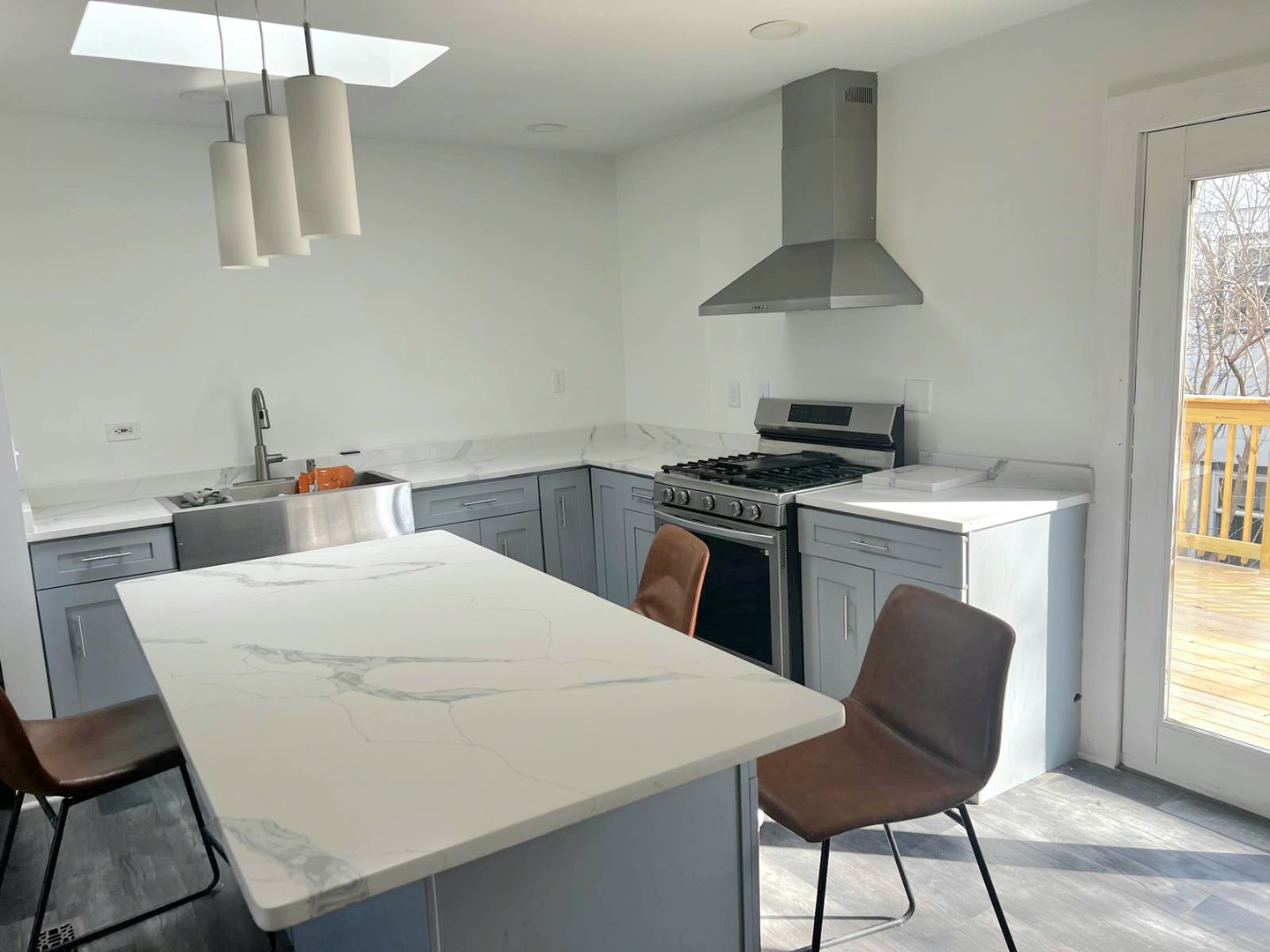 717 E Clarendon Drive, Round Lake Beach, IL