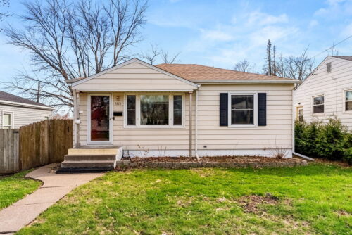 1325 W 38th Street, Davenport, IA
