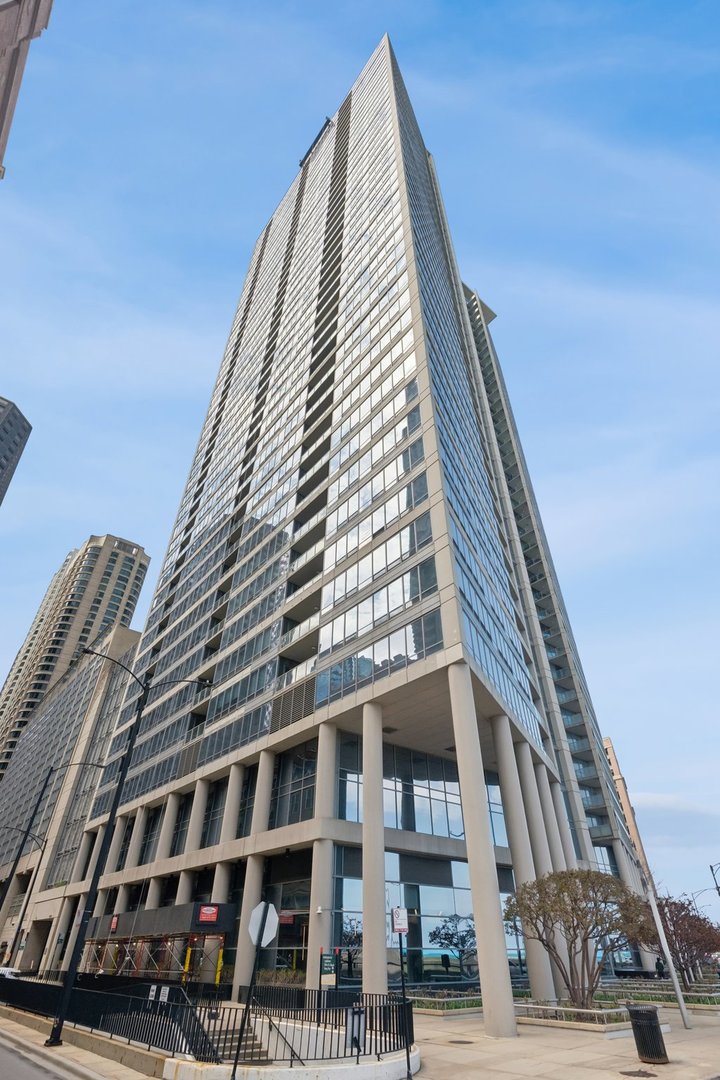 600 N Lake Shore Drive #2003, Chicago, IL