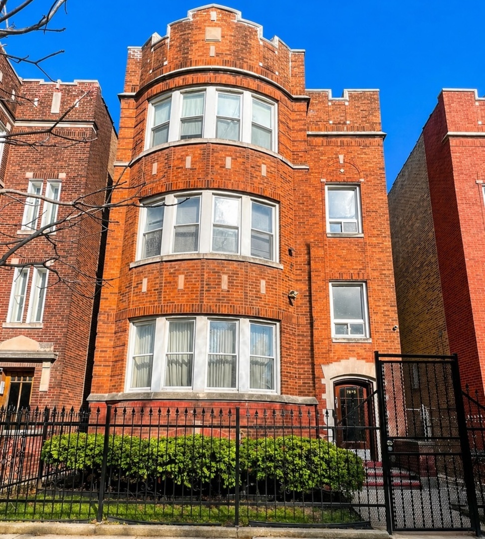 7823 S Cornell Avenue, Chicago, IL