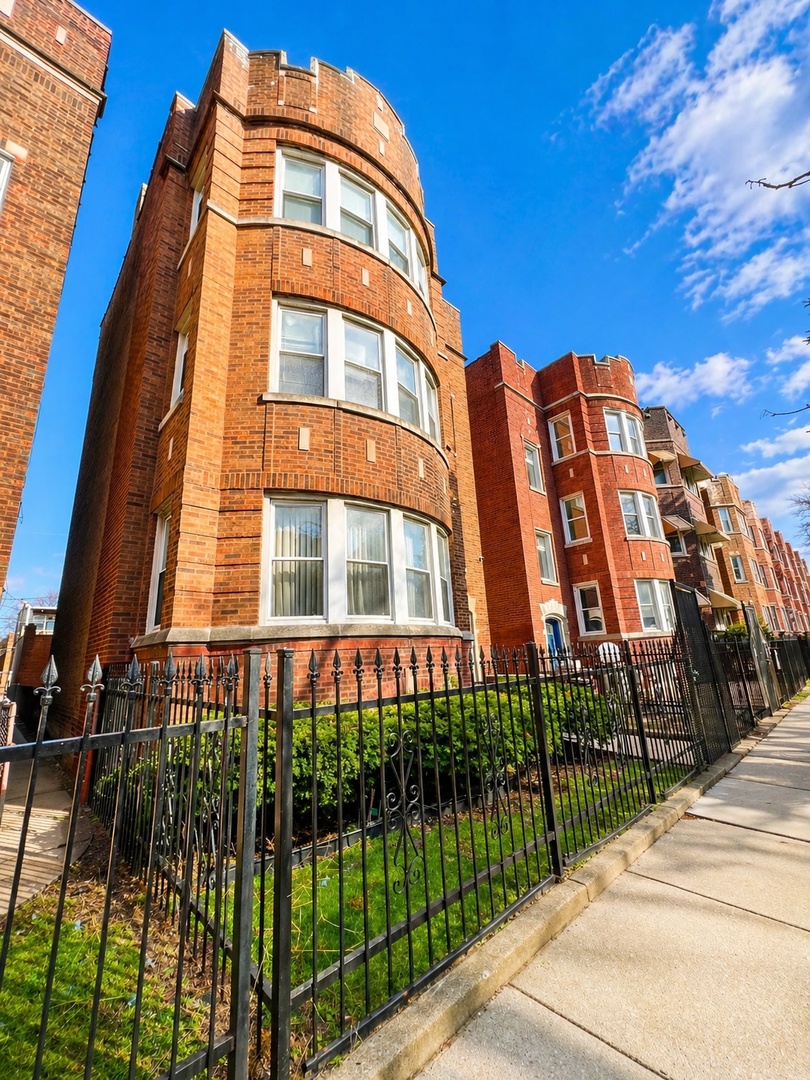 7823 S Cornell Avenue, Chicago, IL