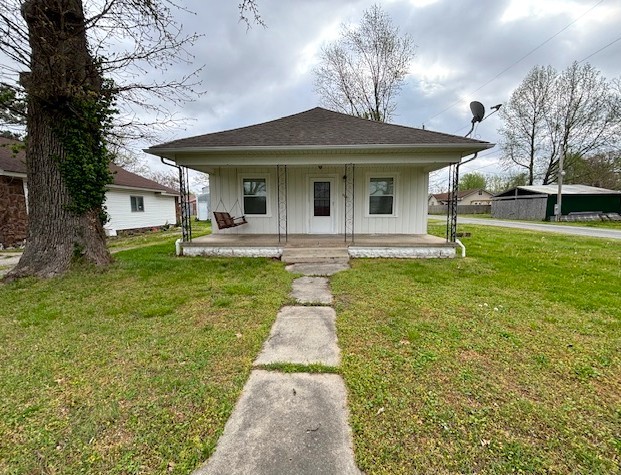 604 N Bush Avenue, Hurst, IL