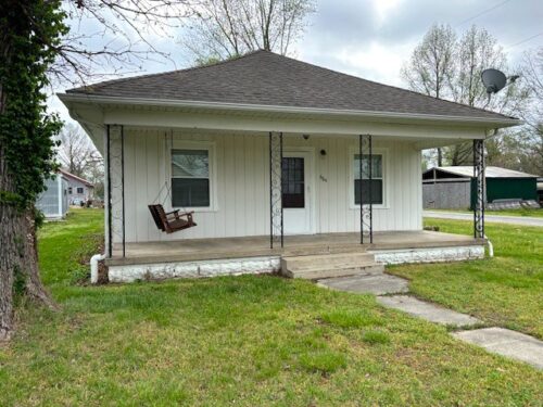 604 N Bush Avenue, Hurst, IL