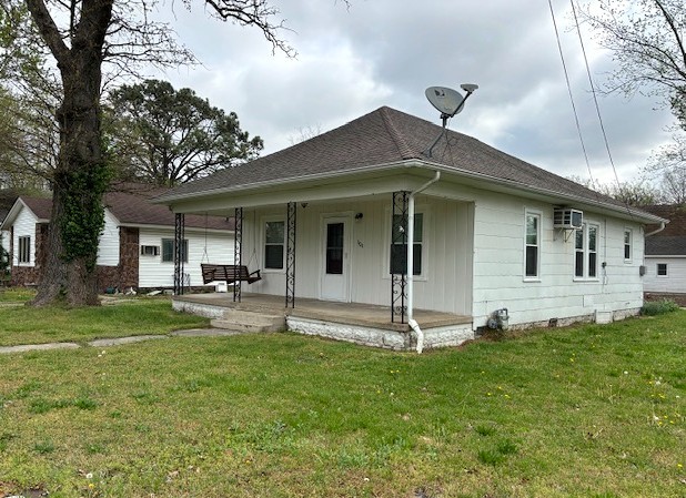 604 N Bush Avenue, Hurst, IL