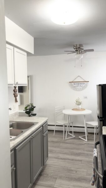 605 N Wolf Road #B9, Hillside, IL