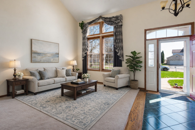 323 Mallard Lane, Sugar Grove, IL