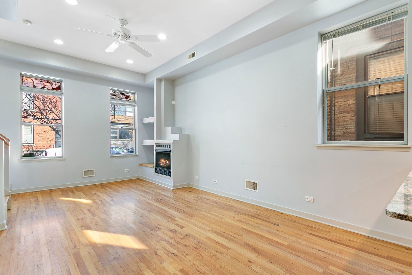 2151 W Race Avenue, Chicago, IL