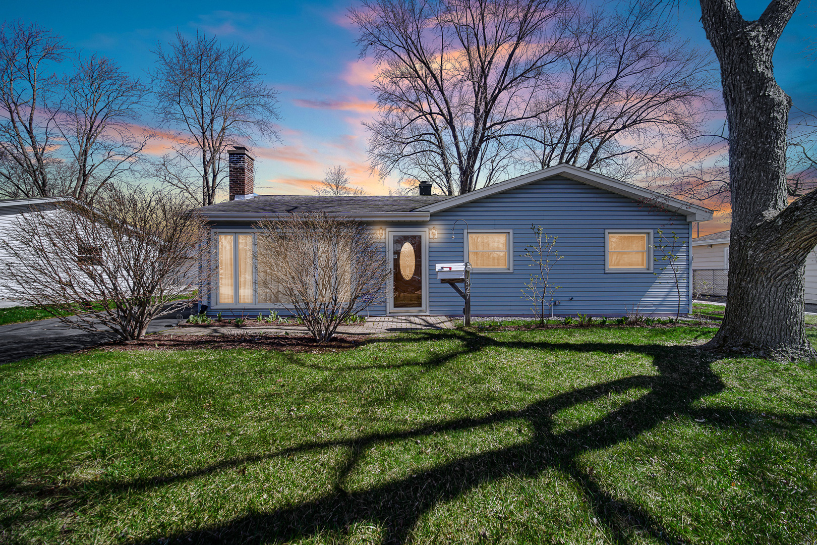 327 N Pershing Avenue, Mundelein, IL