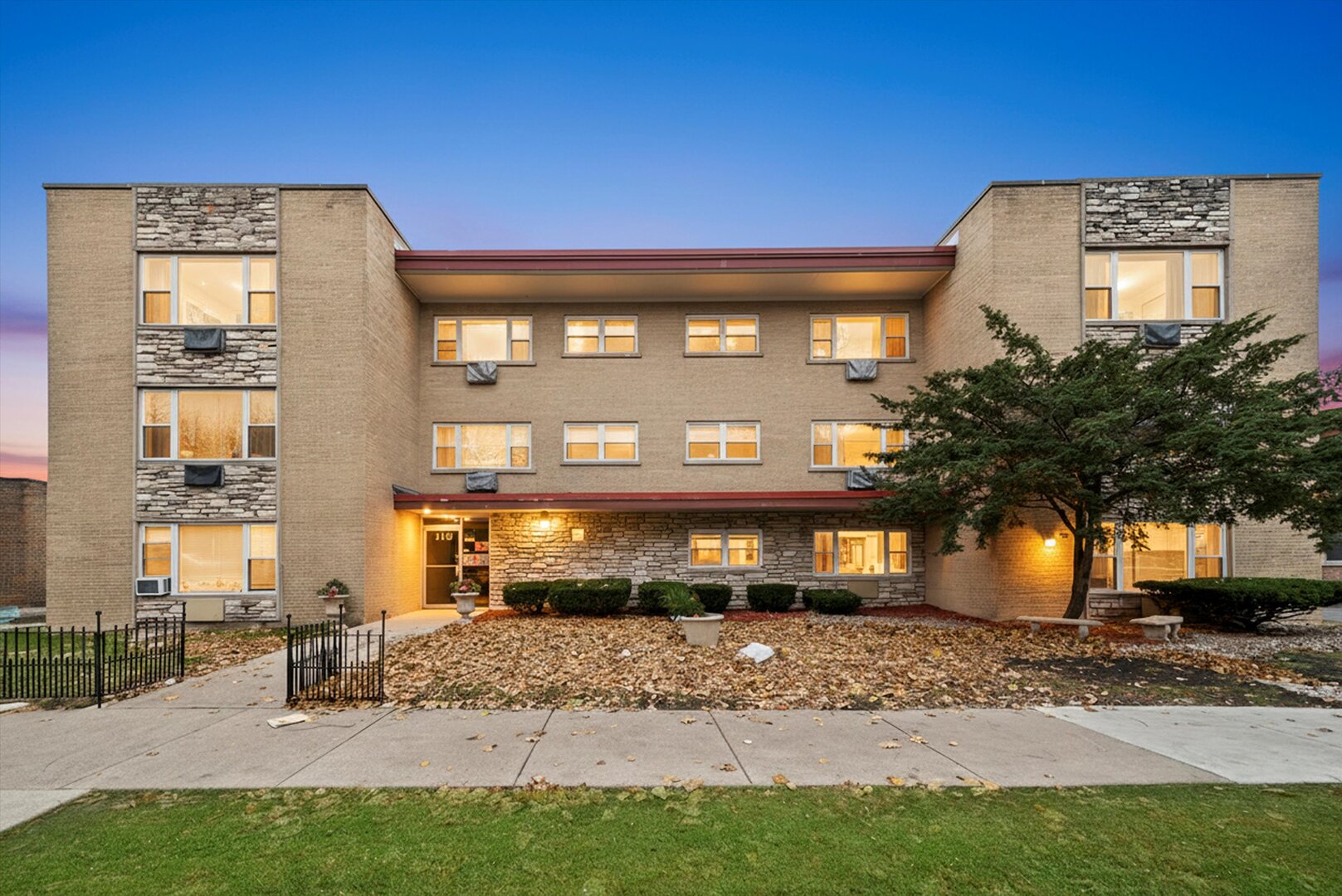 415 S Maple Avenue #202, Oak Park, IL