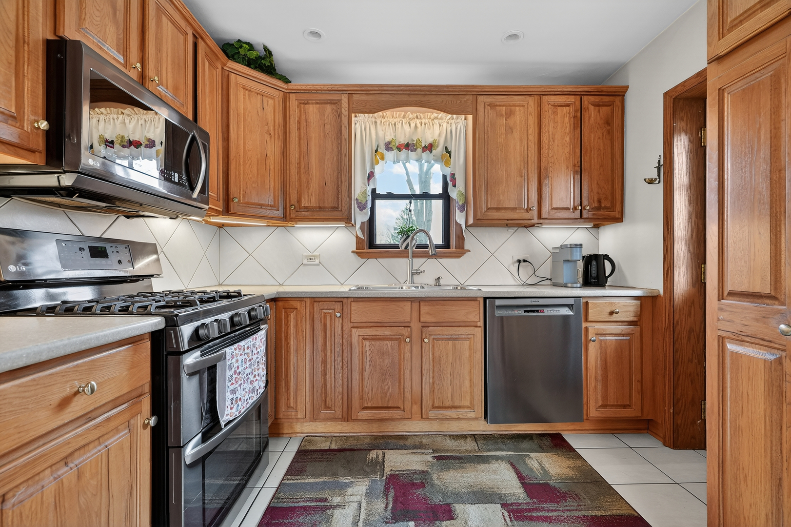 8021 S Lavergne Avenue, Burbank, IL