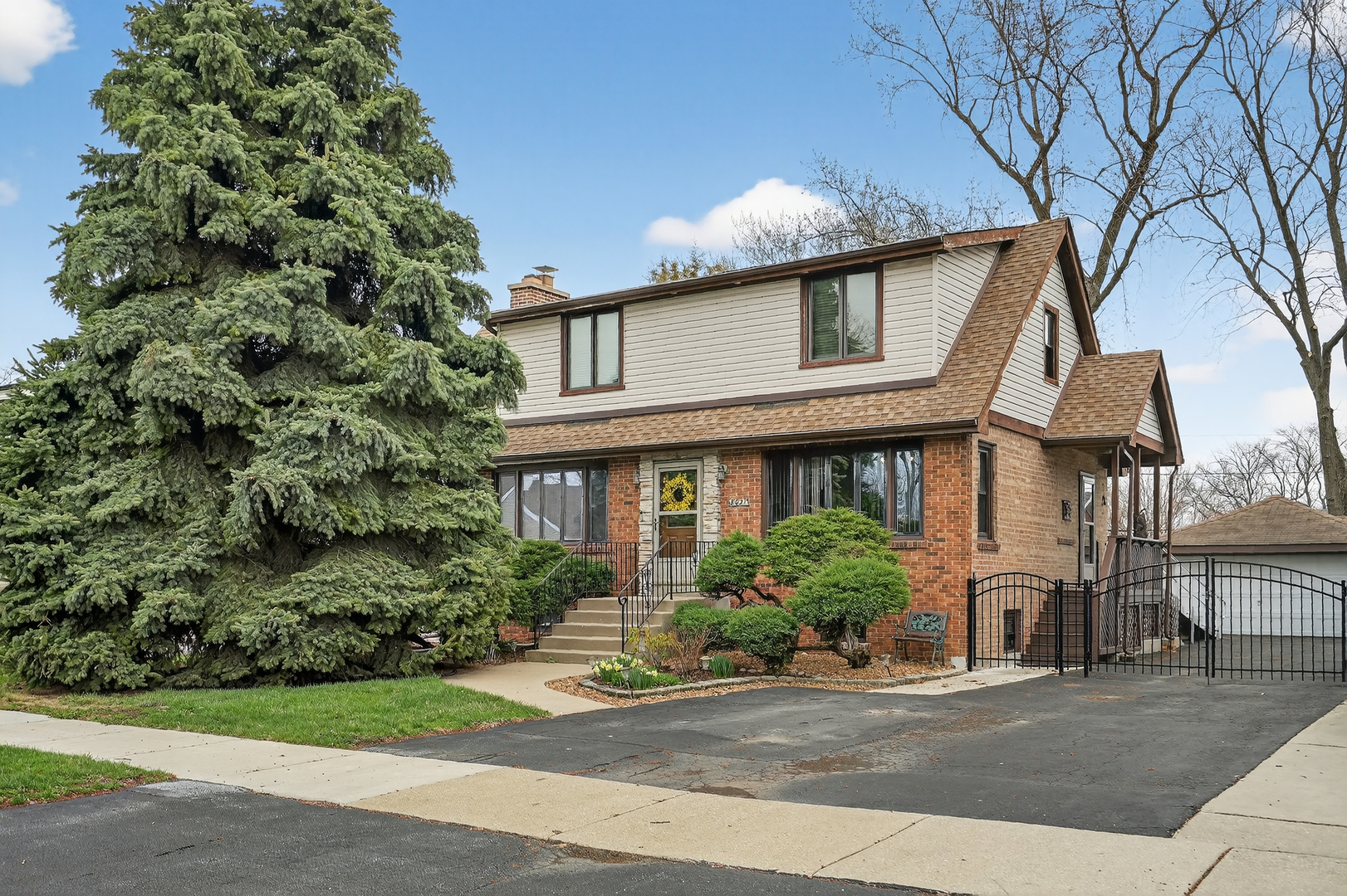 8021 S Lavergne Avenue, Burbank, IL