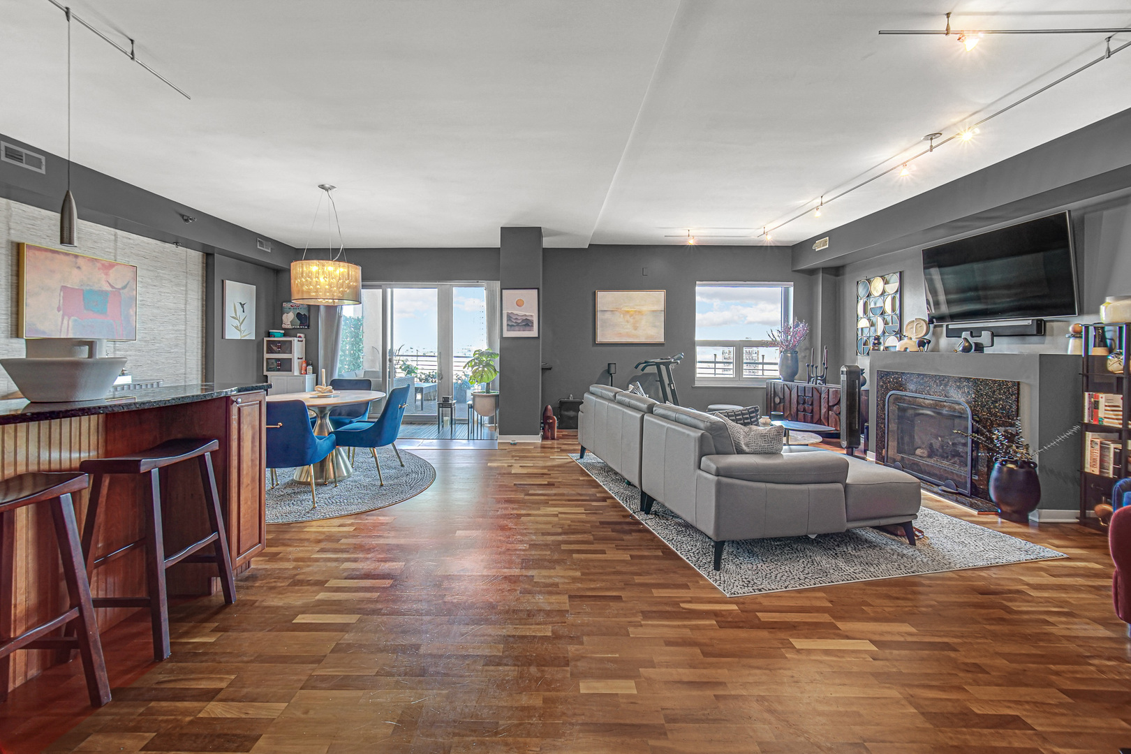 4350 N Broadway Street #1003, Chicago, IL