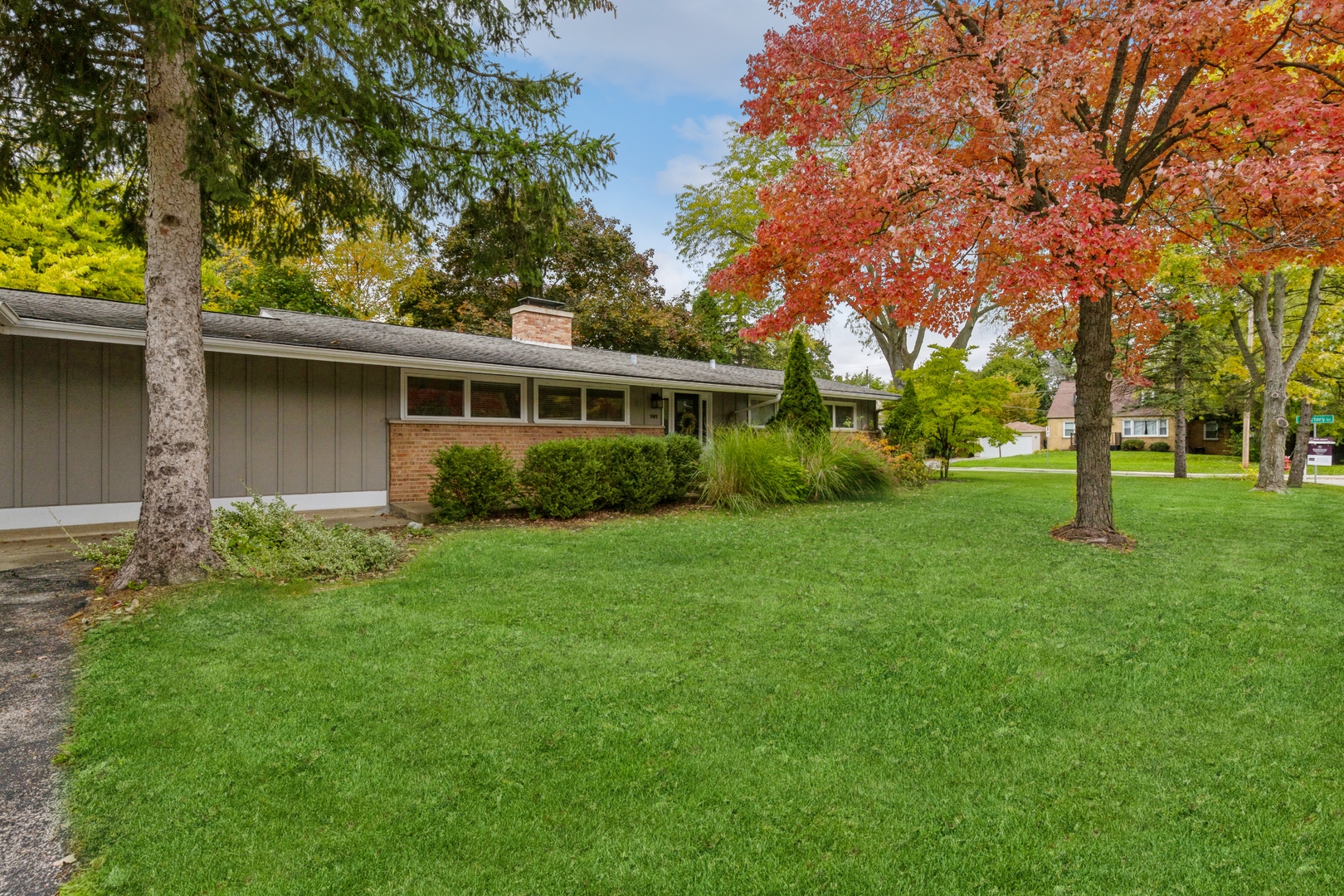 505 S Butterfield Road, Libertyville, IL