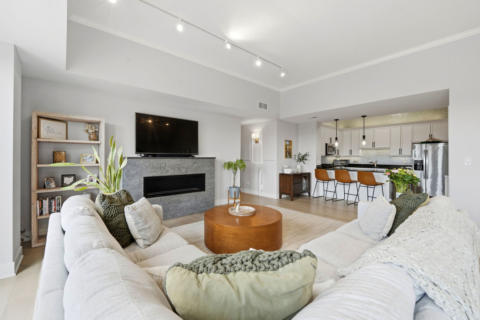 2762 N Lincoln Avenue #401, Chicago, IL