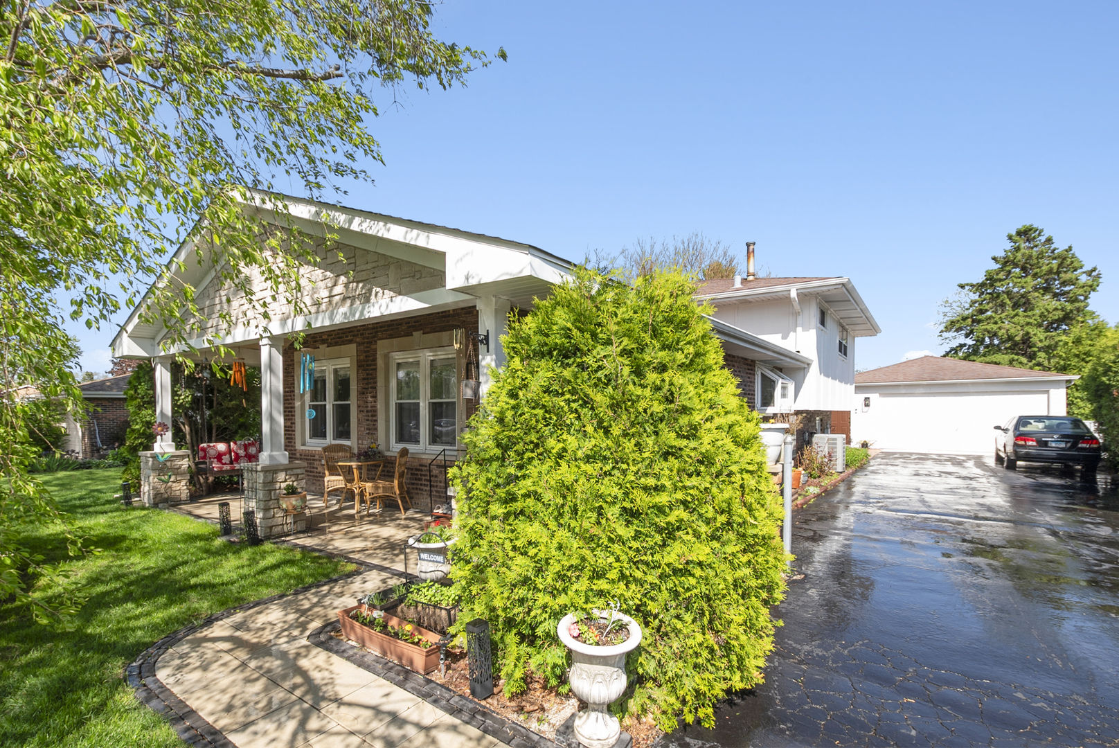 7437 Garden Lane, Justice, IL