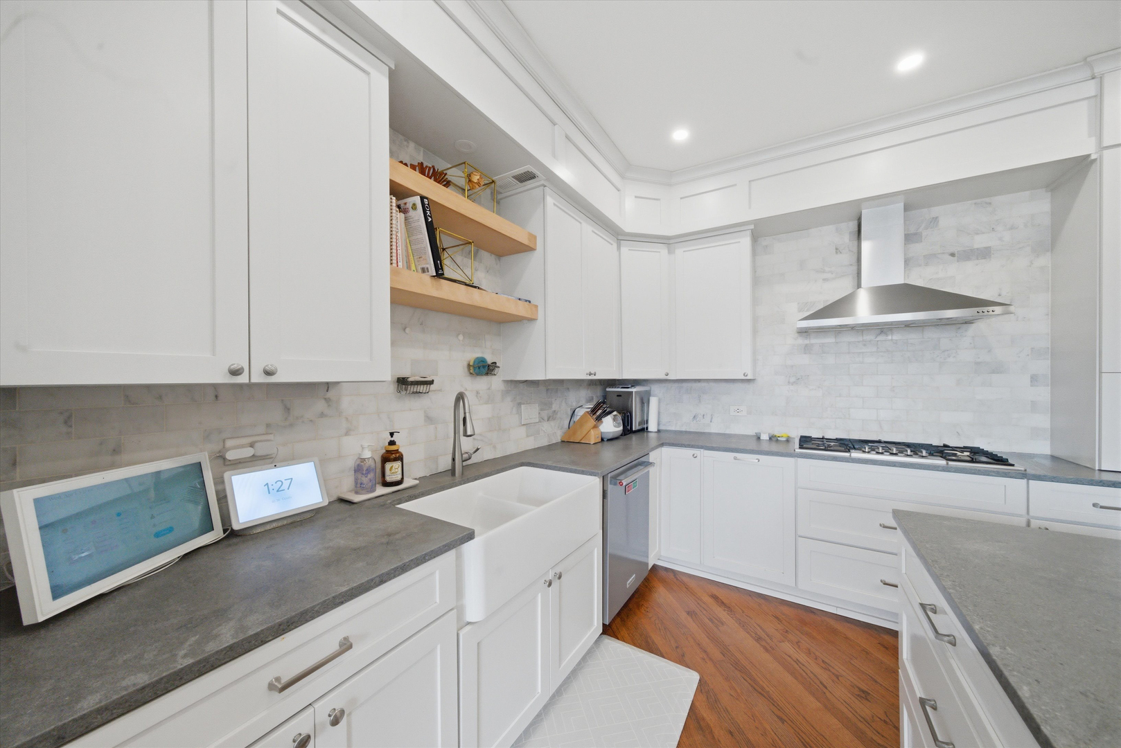 1532 W Oakdale Avenue, Chicago, IL
