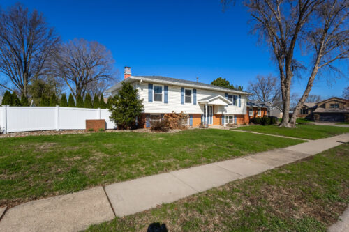 3960 N Tam-O-Shanter Drive, Bettendorf, IA