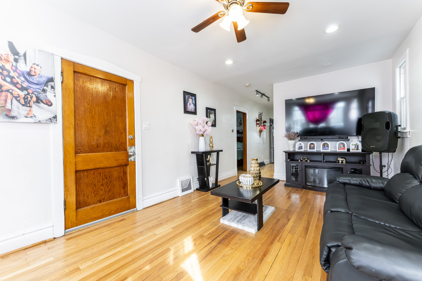 5450 W Drummond Place, Chicago, IL