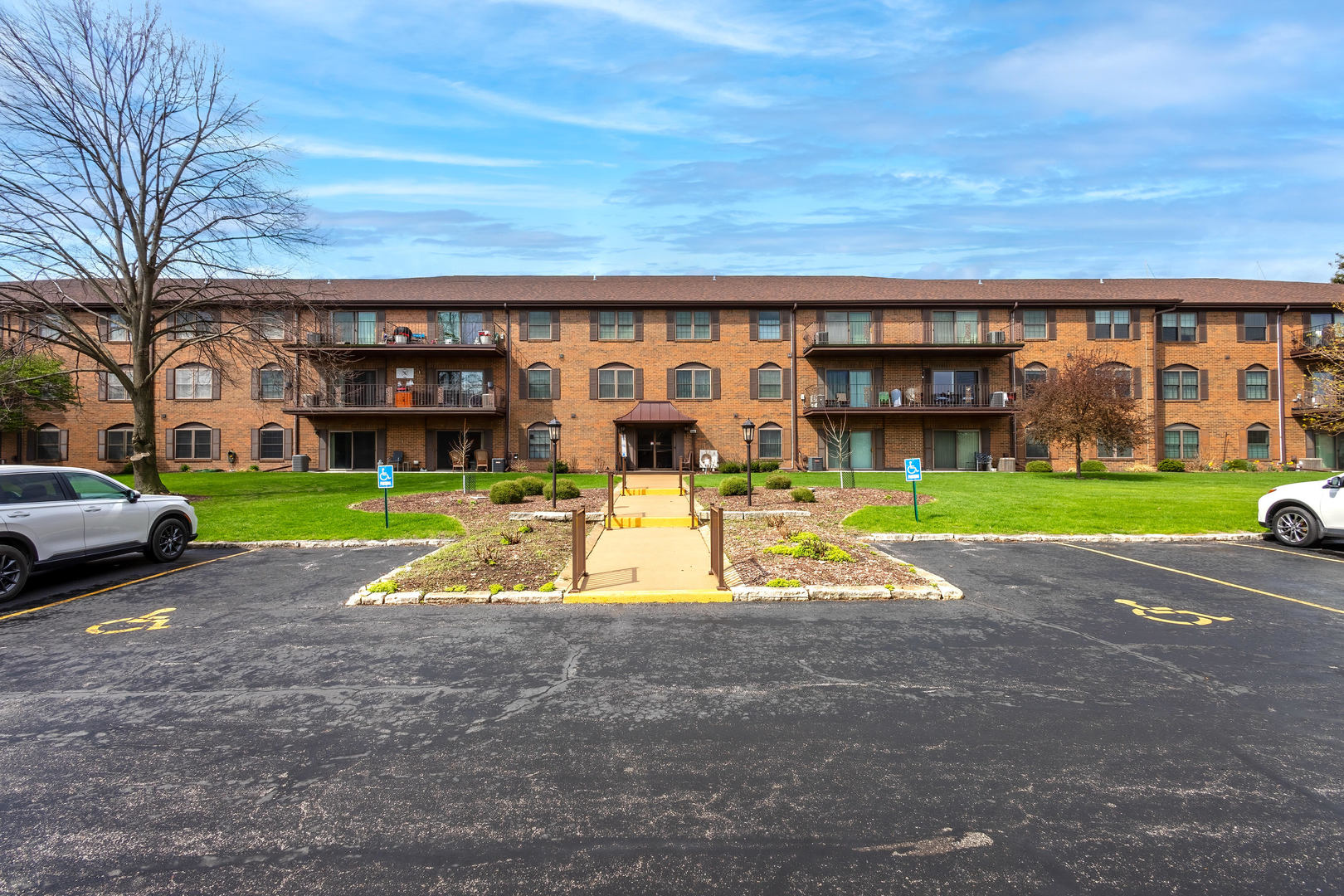 1360 Kimberly Ridge Road #209, Bettendorf, IA