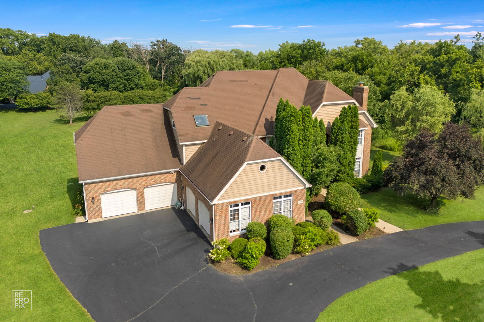 6709 Oakwood Manor Drive, Crystal Lake, IL