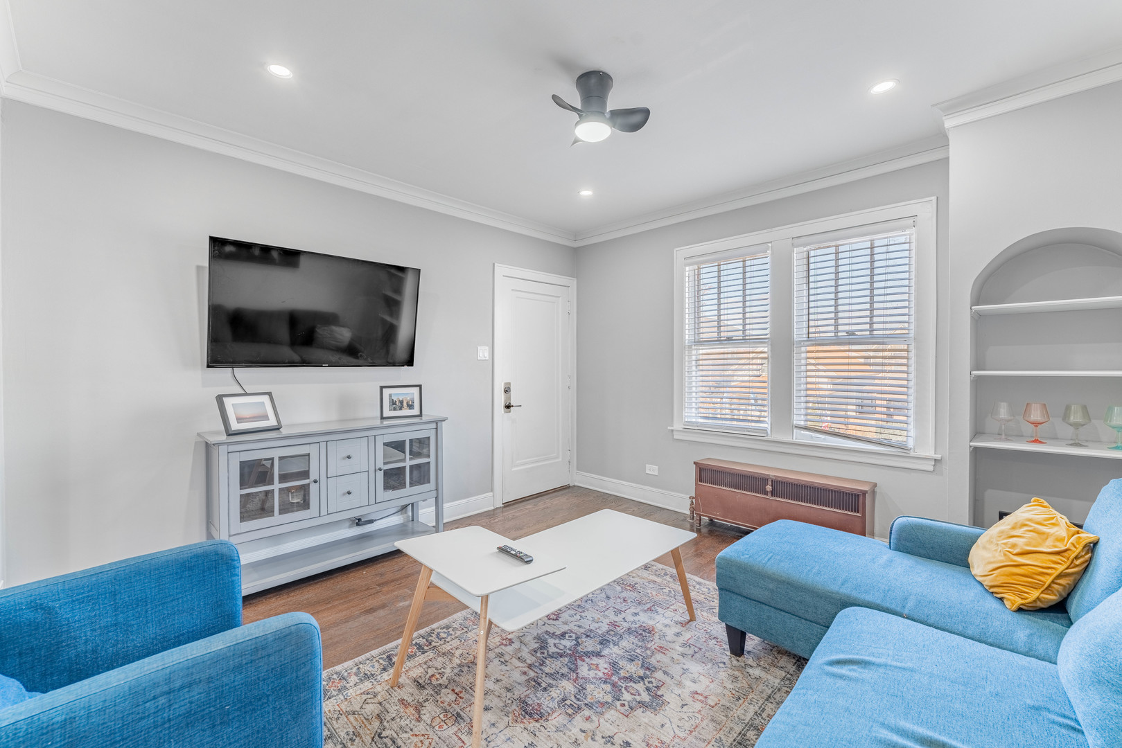 4933 W Berenice Avenue #2, Chicago, IL