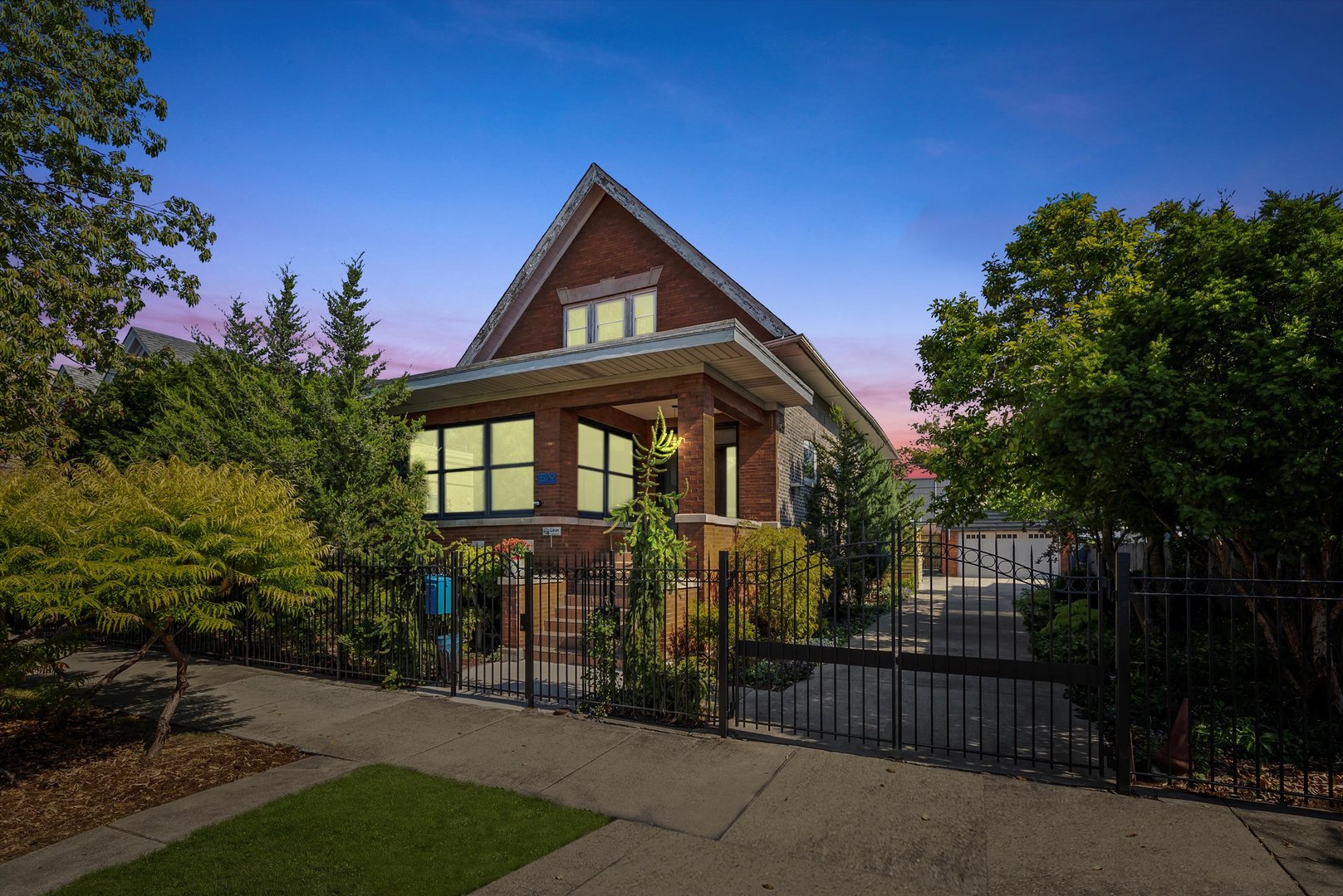 1529 N Harding Avenue, Chicago, IL