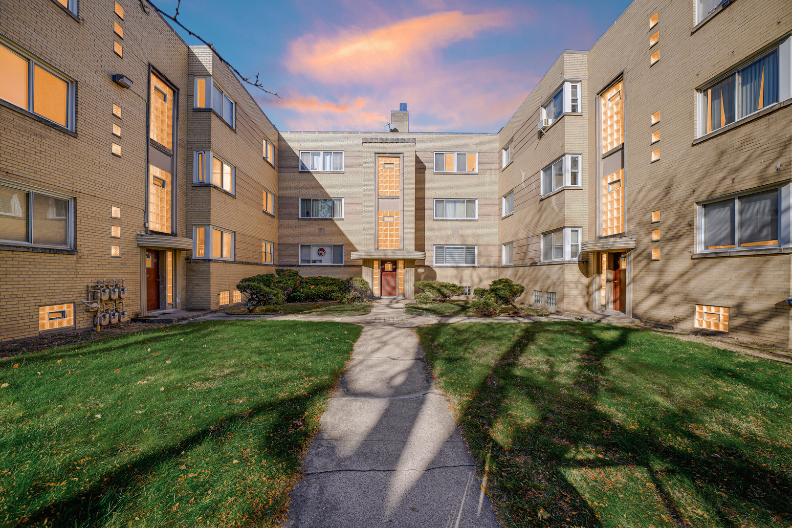 2046 E 72nd Place #2w, Chicago, IL