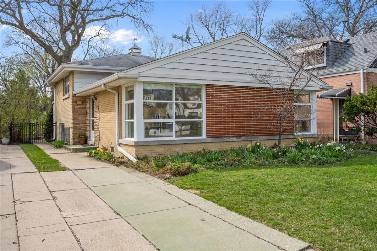 7012 N Kenton Avenue, Lincolnwood, IL