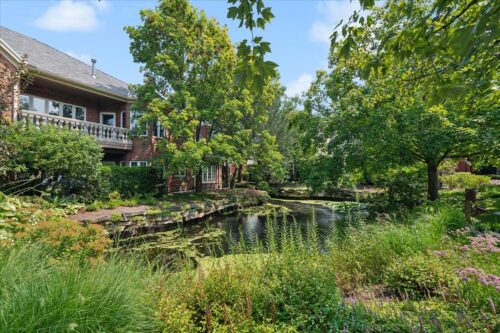 332 Regent Wood Road #332, Northfield, IL