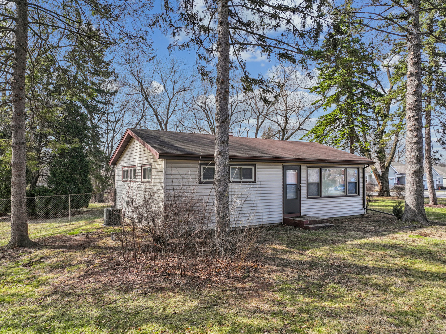 1484 N Hicks Road, Palatine, IL