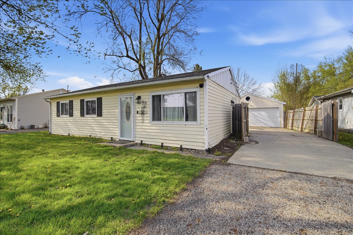 403 Sunset Drive, Leroy, IL