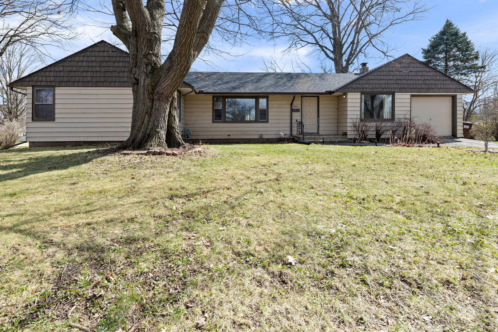 1502 River Bluff Boulevard, Rockford, IL