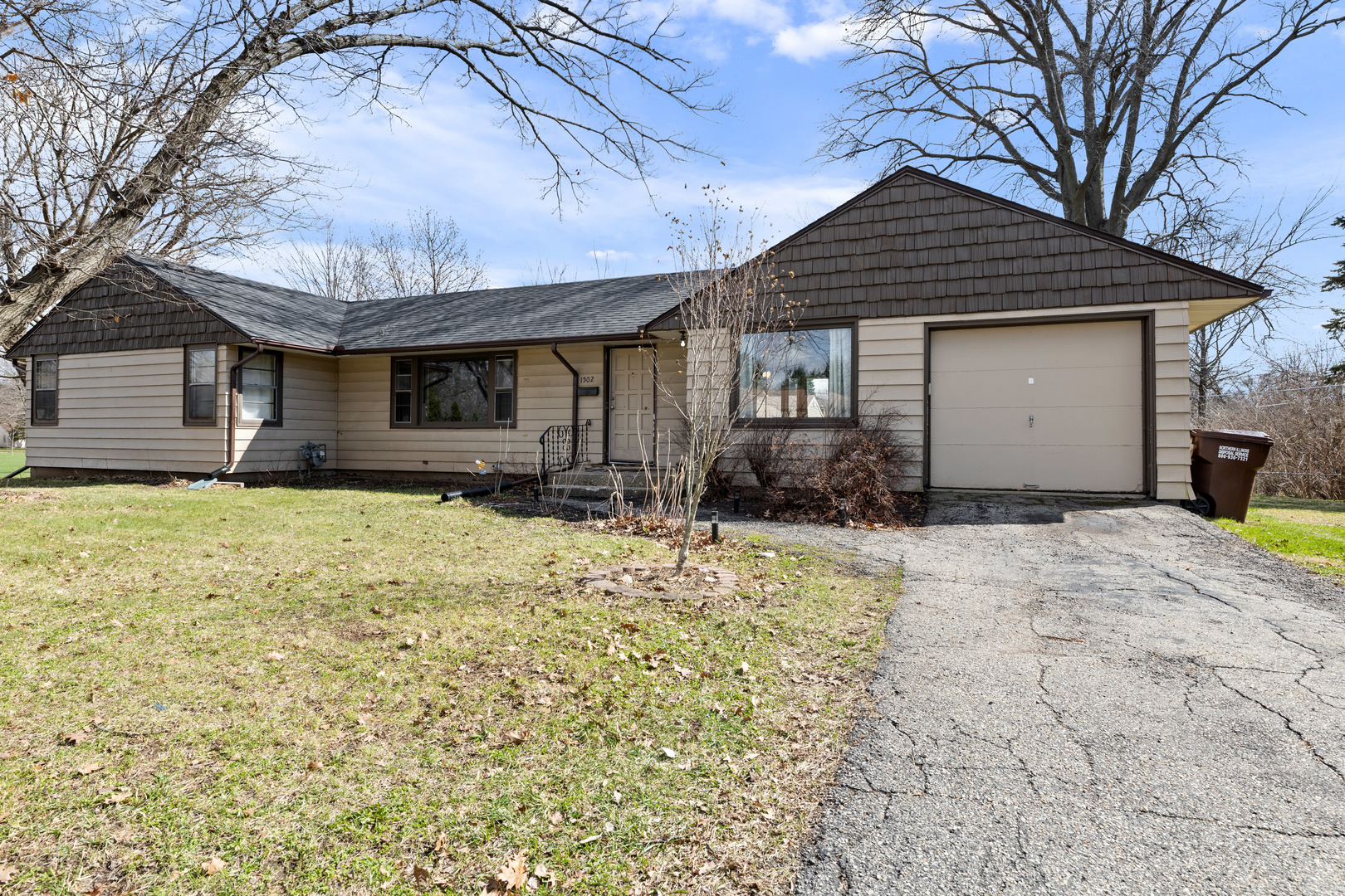 1502 River Bluff Boulevard, Rockford, IL