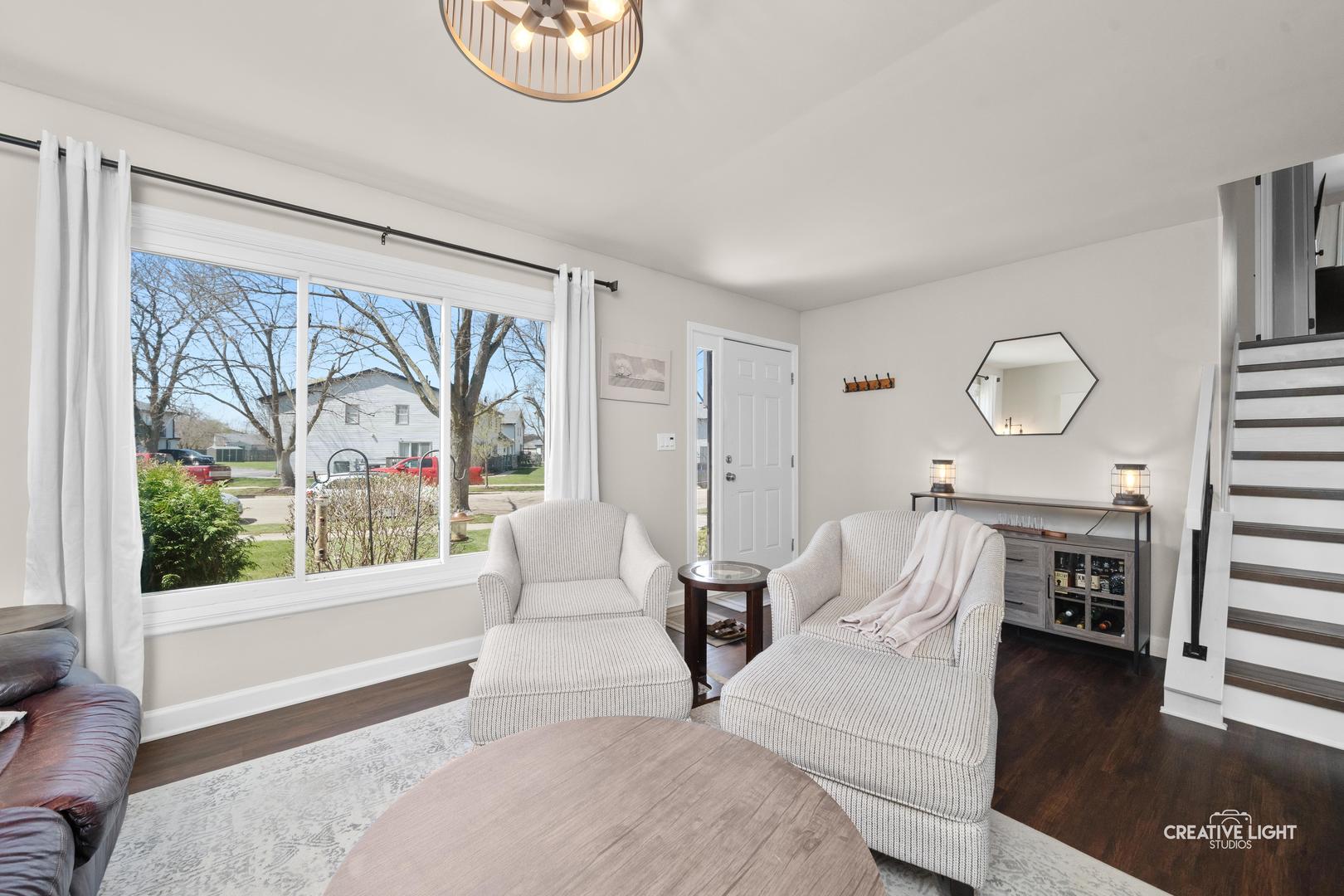 1335 Foxcroft Drive, Aurora, IL