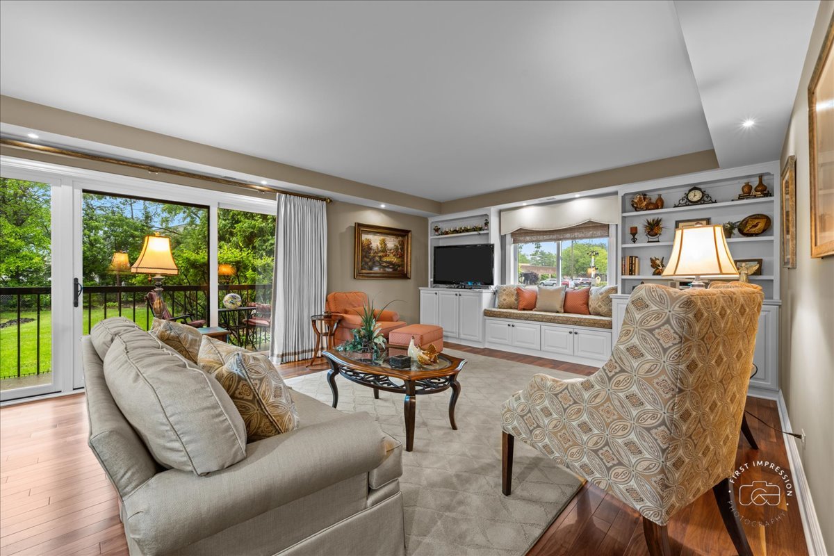 1103 N Mill Street #111, Naperville, IL