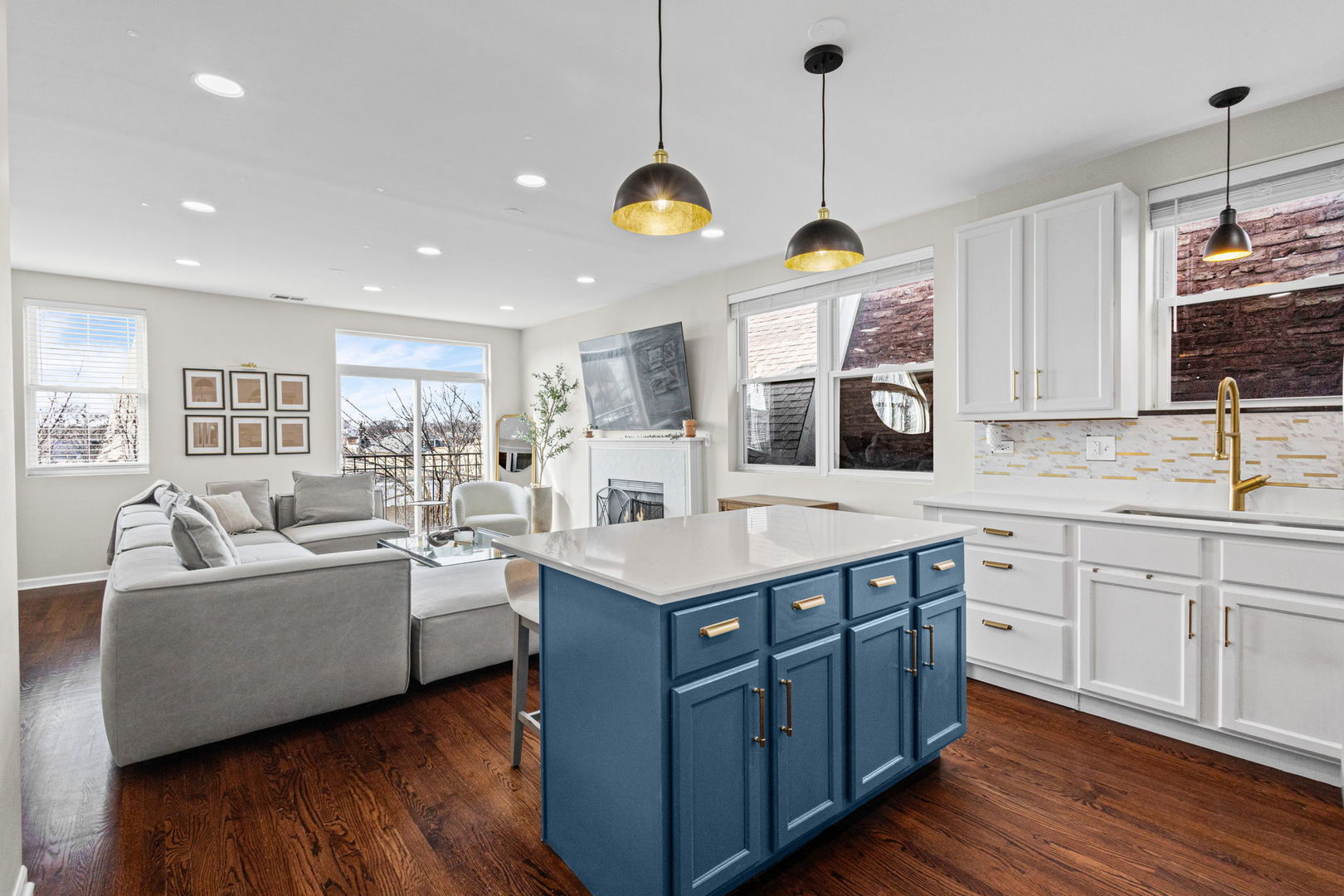 2305 N AUSTIN Avenue #3, Chicago, IL