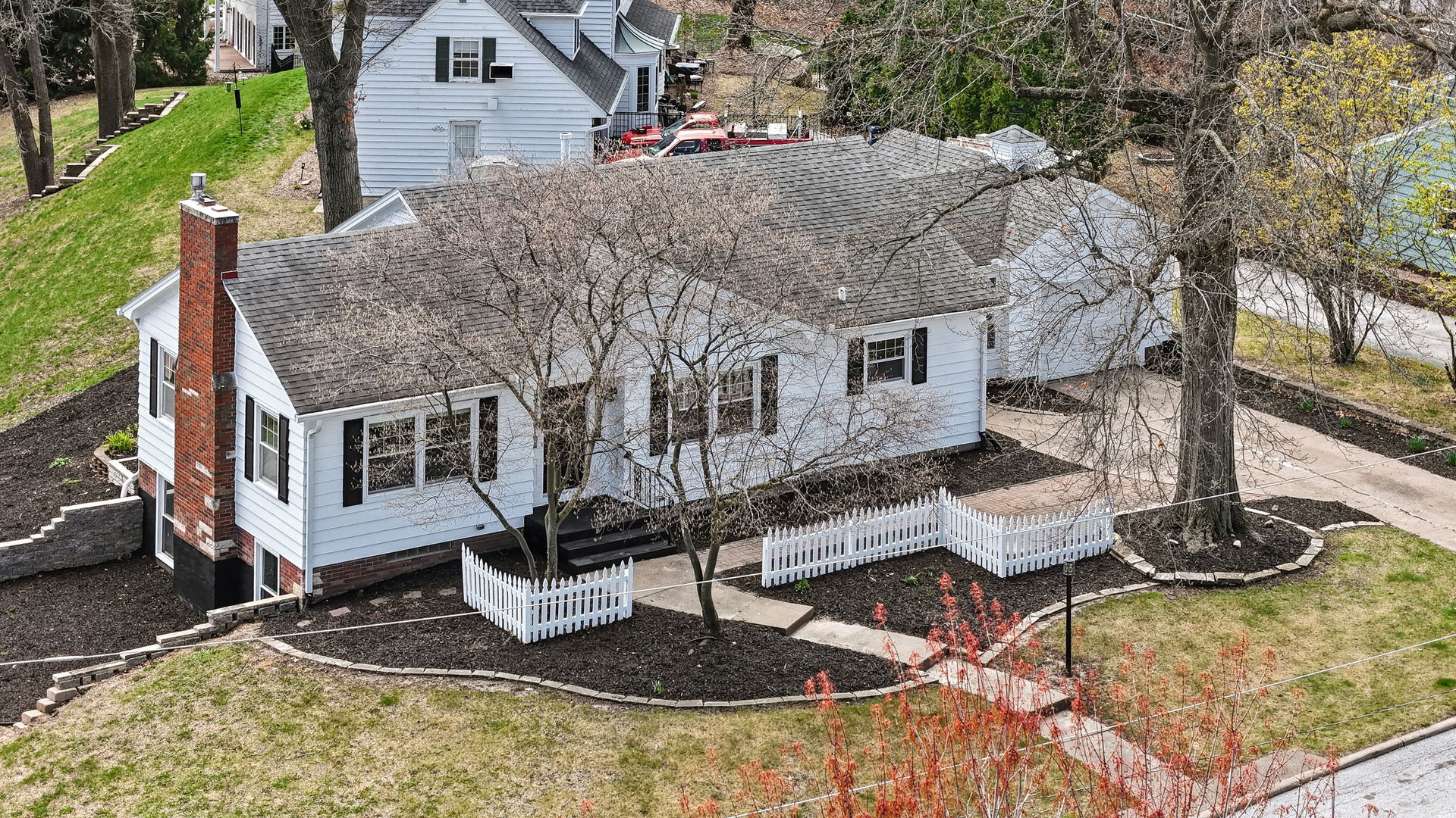 315 Crestline Drive, Bettendorf, IA