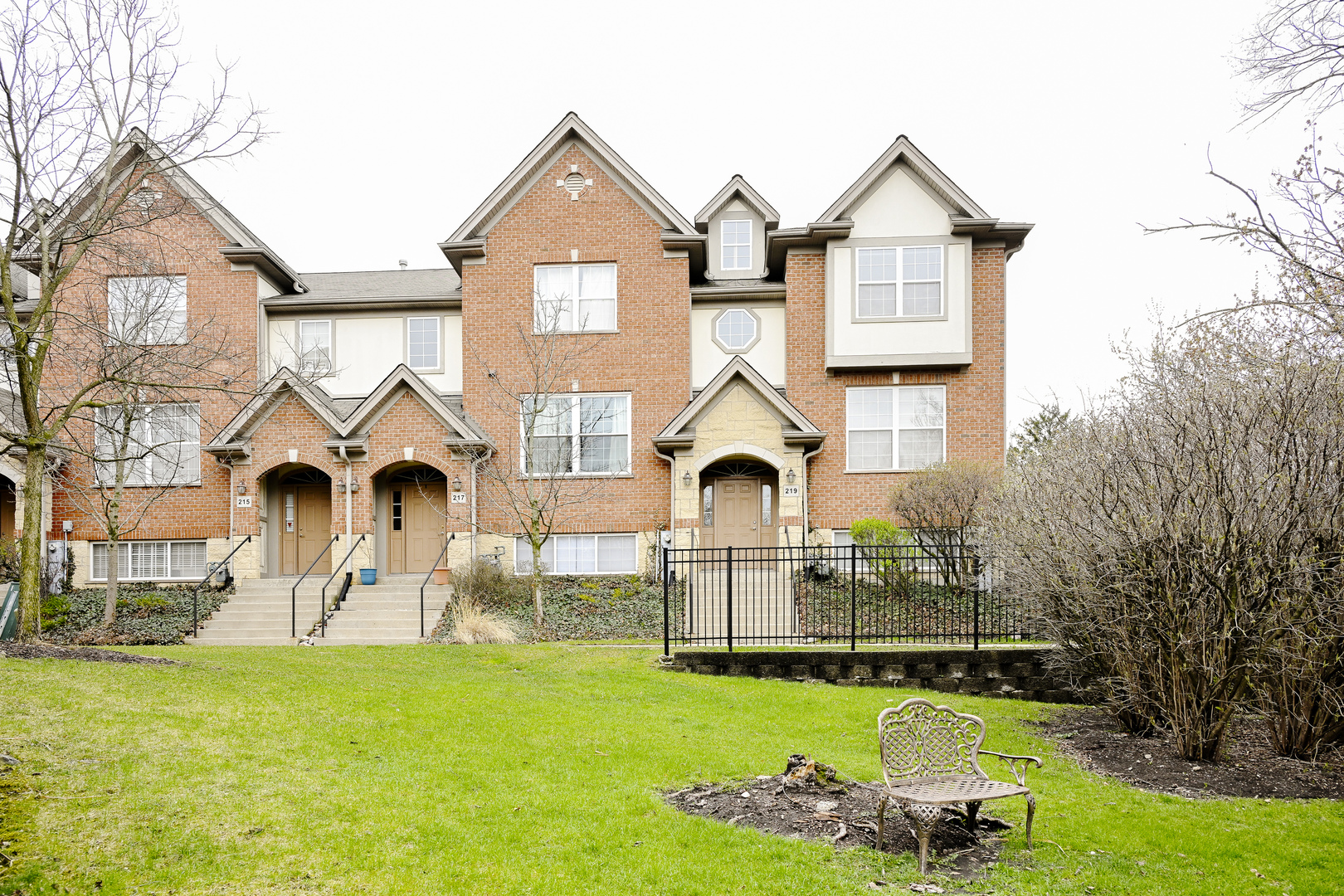 219 Riverfront Drive, Mount Prospect, IL