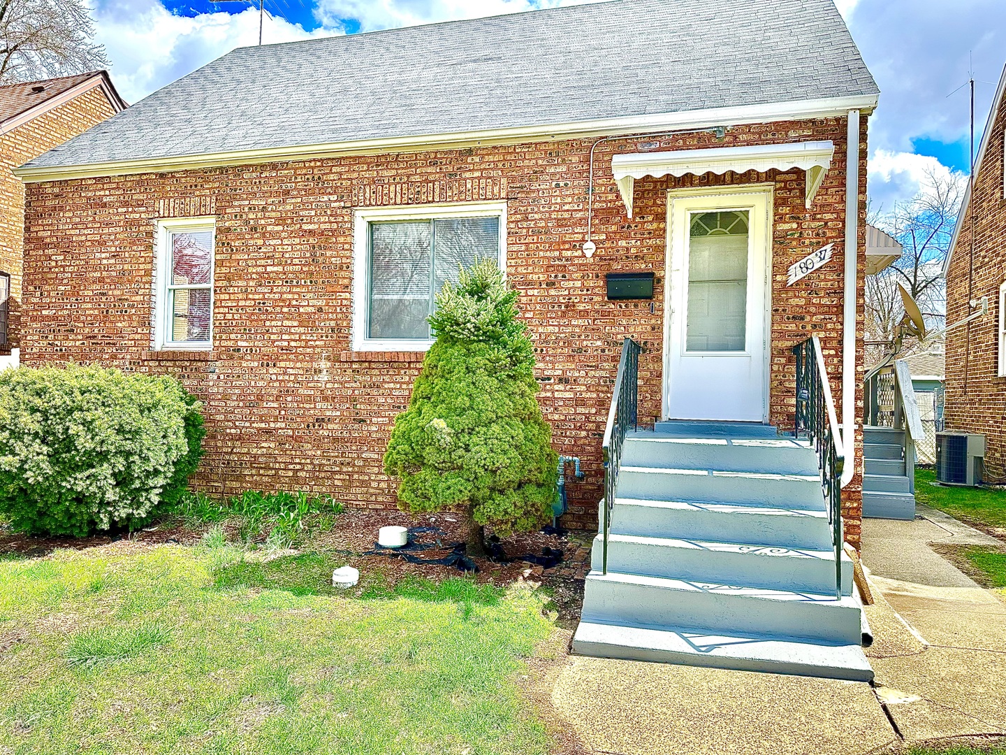 18037 Ridgewood Avenue, Lansing, IL